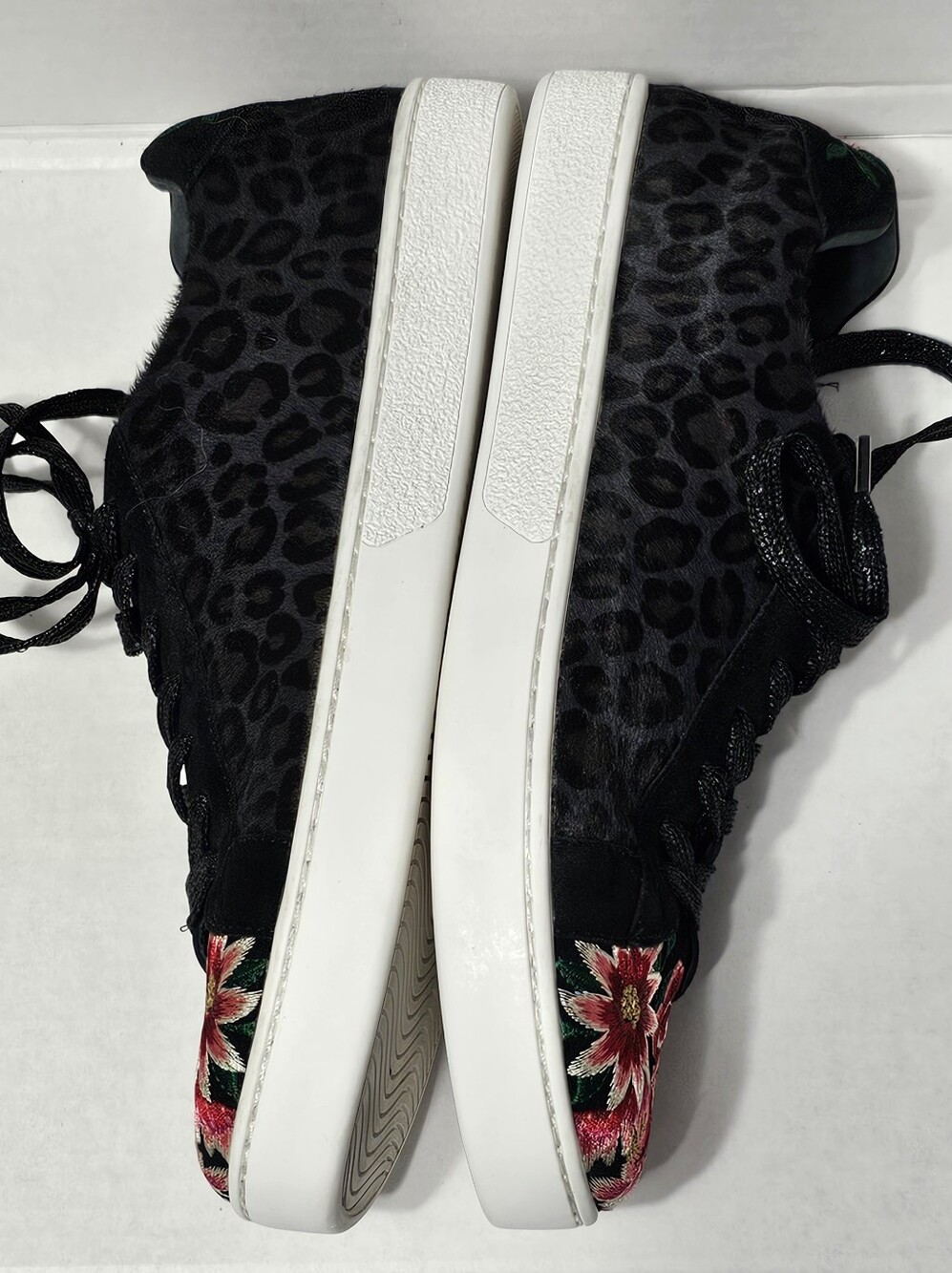 Johnny Was Black Leopard Calf Hair Floral Embroidered Sneaker JWS6022-6 Size 9.5 - Picture 8 of 13